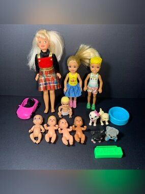 VTG Barbie "Holiday Sisters" Christmas Stacie Doll Babies, Chelsea Dog Mixed Lot